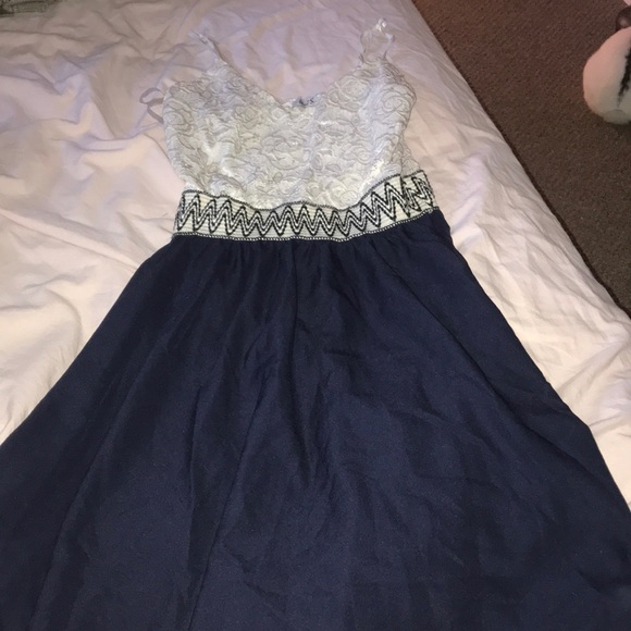 Dress - Picture 1 of 4